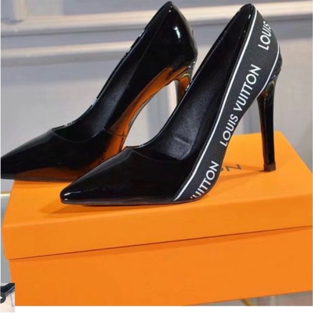👠 CLASSIC Louis Vuitton Black Heels 👠